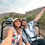 Aashna Shroff Instagram – @amanbagh took us on their well loved Cow Dust Tour, which basically means a tour at twilight, or the end of a working day. The sunset, the bird spotting, and getting to meet the locals from the nearby villages, easily made it the best evening from our trip 🤍

#hosted