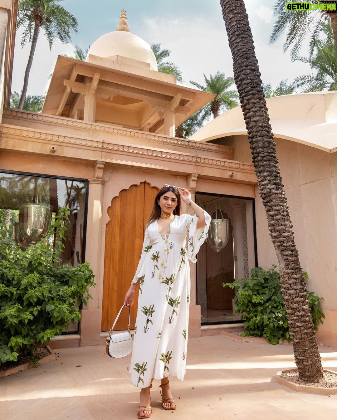 Aashna Shroff Instagram - In the words of @amanbagh, Sahiba Aashna welcomes you to her beautiful room for the next 3 days π€ wearing @nikasha_official #Amanbagh #TheSpiritOfAman #AmanWellness #AmanFoodie #AmanAdventure #hosted