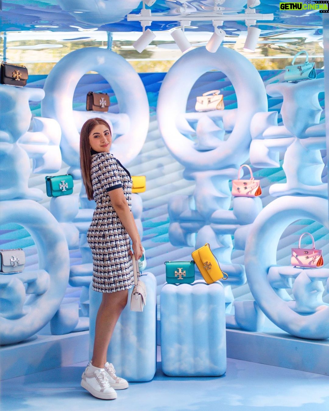 Aashna Shroff Instagram - If you ever wondered what @toryburch heaven looks like, this would be it ☁️🤍 @reliancebrandsltd I fell in love with so many SS23 pieces in the store and pop up, that I may have gone a little overboard 💸 Maybe I’ll film a haul soon? #collab Singapore, Singapore