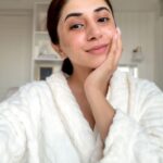 Aashna Shroff Instagram - I took my pores to the spa 🫧 Taking you through @benefitindia’s all new #POREfessional Pore Care range, and why I love each product so much! • Get unblocked cleansing oil visibly melts away dirt, oil & makeup. Its silky-smooth formula feels super lightweight & nourishing! • Good cleanup foaming cleanser visibly minimizes pores in a gentle and non-stripping way. I pair it with Get Unblocked to remove waterproof and long-wear makeup! • Tight N’ Toned foaming toner has a bubbly foam formula that absorbs quickly & applies easily with fingertips. It refines the look of pores, and AHAs + PHAs help to gently exfoliate my skin. • Deep retreat clay mask has mineral-rich kaolin clay which deep clears pores. Love the 12-hour mattifying effect it gives! • Speedy smooth mask’s gel formula transforms to clay & changes color when dry to give you instantly smooth skin. • Smooth sip moisturizer improves the look of skin texture, feels refreshing AND gives you 12-hour hydration! I’ve been using the entire range since my New York trip, and I can tell you for certain that I will be repurchasing once I run out! Now available exclusively on @sephora_india! Last day today to get up to 20% off on Sephora’s Beauty Pass Sale 💕 #collab