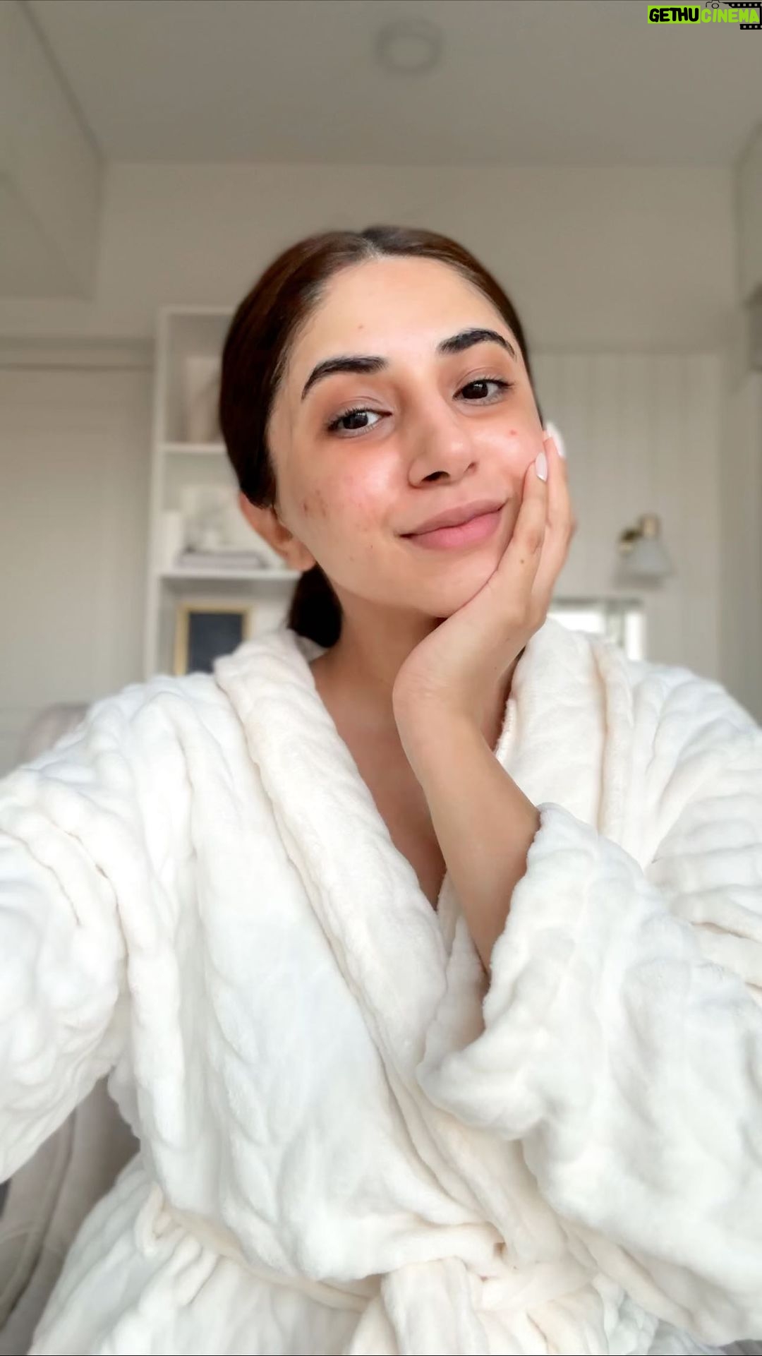 Aashna Shroff Instagram - I took my pores to the spa 🫧 Taking you through @benefitindia’s all new #POREfessional Pore Care range, and why I love each product so much! • Get unblocked cleansing oil visibly melts away dirt, oil & makeup. Its silky-smooth formula feels super lightweight & nourishing! • Good cleanup foaming cleanser visibly minimizes pores in a gentle and non-stripping way. I pair it with Get Unblocked to remove waterproof and long-wear makeup! • Tight N’ Toned foaming toner has a bubbly foam formula that absorbs quickly & applies easily with fingertips. It refines the look of pores, and AHAs + PHAs help to gently exfoliate my skin. • Deep retreat clay mask has mineral-rich kaolin clay which deep clears pores. Love the 12-hour mattifying effect it gives! • Speedy smooth mask’s gel formula transforms to clay & changes color when dry to give you instantly smooth skin. • Smooth sip moisturizer improves the look of skin texture, feels refreshing AND gives you 12-hour hydration! I’ve been using the entire range since my New York trip, and I can tell you for certain that I will be repurchasing once I run out! Now available exclusively on @sephora_india! Last day today to get up to 20% off on Sephora’s Beauty Pass Sale 💕 #collab