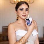 Aashna Shroff Instagram - You've got to have the right accessories to complete any look! And with the #OPPOFindN2Flip, you can bet your look will make people say, #OhSnap! The #BestFlipPhone is here, go check it out now! ✨ #ad