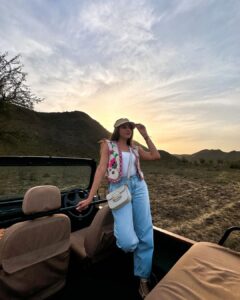 Aashna Shroff Instagram - @amanbagh took us on their well loved Cow Dust Tour, which basically means a tour at twilight, or the end of a working day. The sunset, the bird spotting, and getting to meet the locals from the nearby villages, easily made it the best evening from our trip 🤍 #hosted