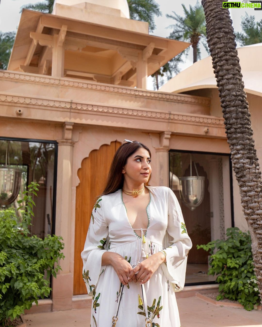 Aashna Shroff Instagram - In the words of @amanbagh, Sahiba Aashna welcomes you to her beautiful room for the next 3 days π€ wearing @nikasha_official #Amanbagh #TheSpiritOfAman #AmanWellness #AmanFoodie #AmanAdventure #hosted