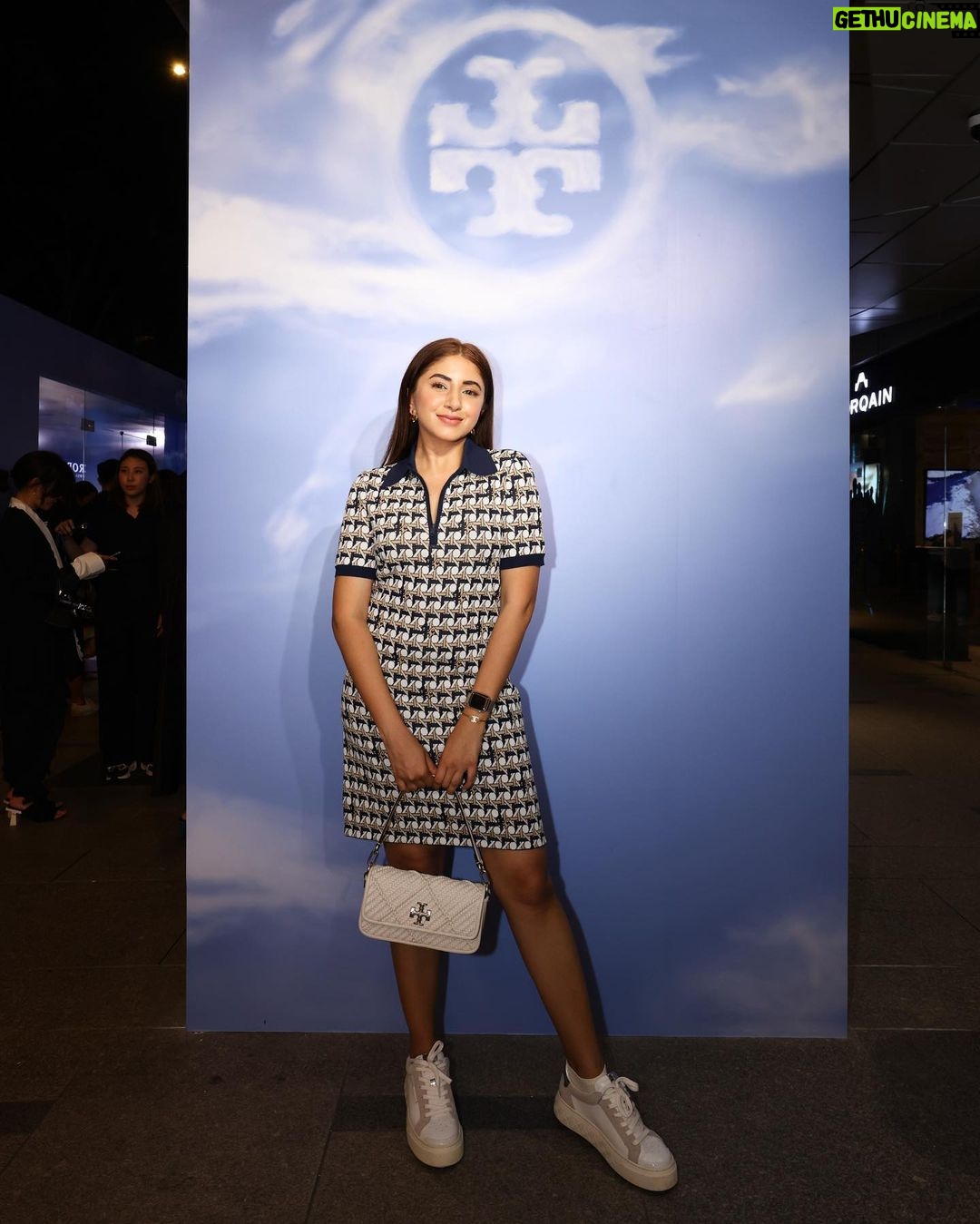 Aashna Shroff Instagram - If you ever wondered what @toryburch heaven looks like, this would be it ☁️🤍 @reliancebrandsltd I fell in love with so many SS23 pieces in the store and pop up, that I may have gone a little overboard 💸 Maybe I’ll film a haul soon? #collab Singapore, Singapore