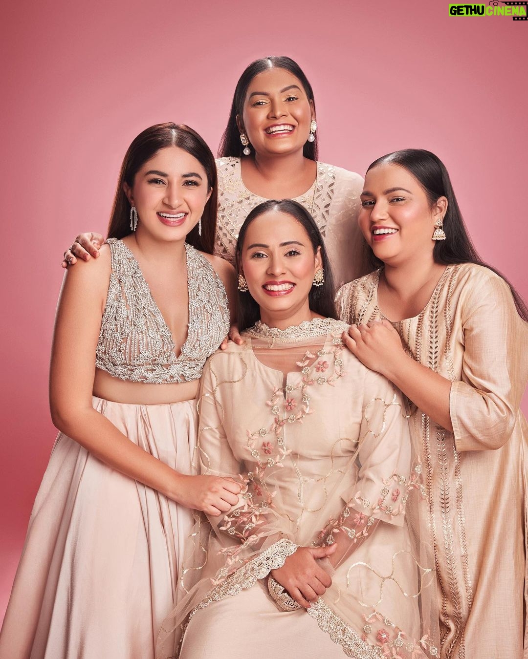 Aashna Shroff Instagram - Meet our @benefitindia x @mynamahila All Lit Up kit exclusive to @tirabeauty 🩷✨ You save 40% on this limited edition bestsellers kit, and proceeds from the sales of each kit go towards the Myna Mahila Foundation. #ShareTheLight #TiraBeauty #ForEveryYou #ad Styled by @nidhijeswani Wearing @niveditasaboocouture Jewellery @the_bling_girll