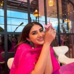 Aashna Shroff Instagram - We celebrated the launch of our @benefitindia x @mynamahila limited edition festive kits, and it was the most special evening, with the loveliest people 🥰 If you haven’t checked out the kits yet on @tirabeauty @mynykaa and @sephora_india, make sure you get your hands on them now, and let’s #ShareTheLight together 🩷✨