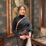 Aashna Shroff Instagram – @sabyasachiofficial launched his flagship store in Mumbai last evening, with each corner as majestic as the next. From the most unbelievable collection of art that encapsulates you as soon as you enter, to the stunning bridal collection and the breathtaking jewellery, it’s not just a store, but an experience. Magical would be an understatement 🤍✨