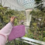 Aashna Shroff Instagram – So excited to be back in Singapore after the longest time, for a very exciting trip with @toryburch 💕 @reliancebrandsltd Changi International Airport, Singapore