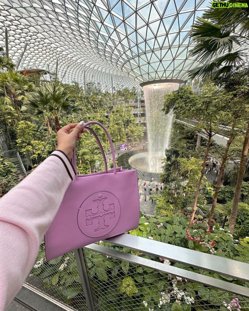 Aashna Shroff Instagram - So excited to be back in Singapore after the longest time, for a very exciting trip with @toryburch 💕 @reliancebrandsltd Changi International Airport, Singapore