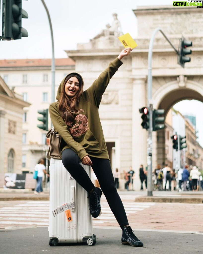 Aashna Shroff Instagram - Ciao Milano! 🇮🇹 Kickstarting Milan Fashion Week with @onitsukatigerindia @onitsukatigerofficial for their SS24 show!⚡️ #OnitsukaTiger #OnitsukaTigerIndia #ad #MFW #SS24 Milan, Italy
