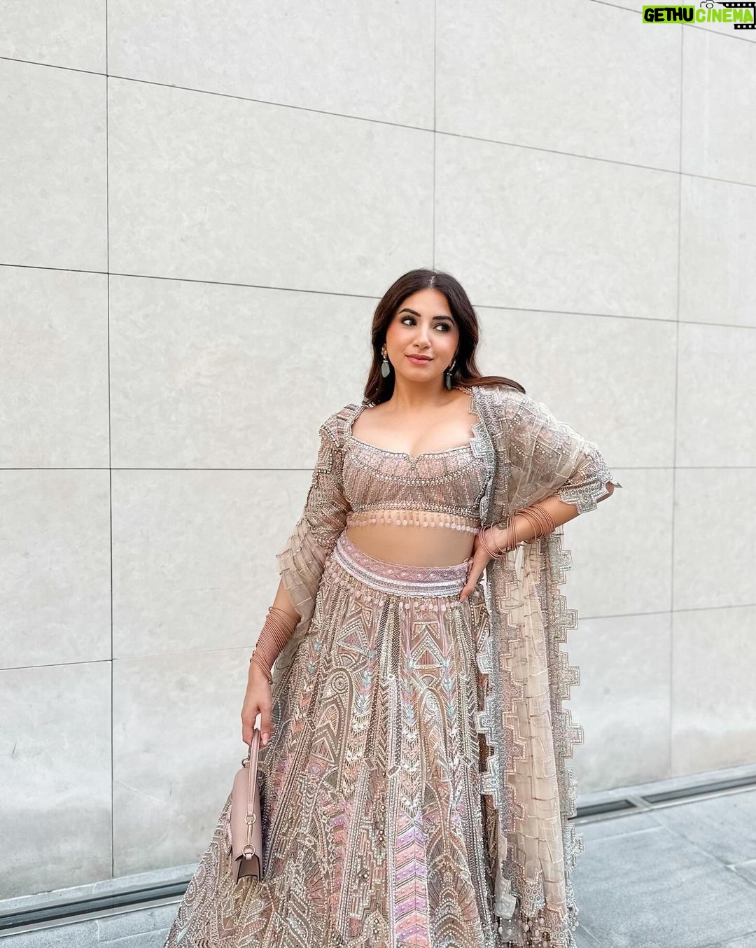 Aashna Shroff Instagram - Favourite time of the year and hands down my favourite lehenga too 🌟 @taruntahiliani