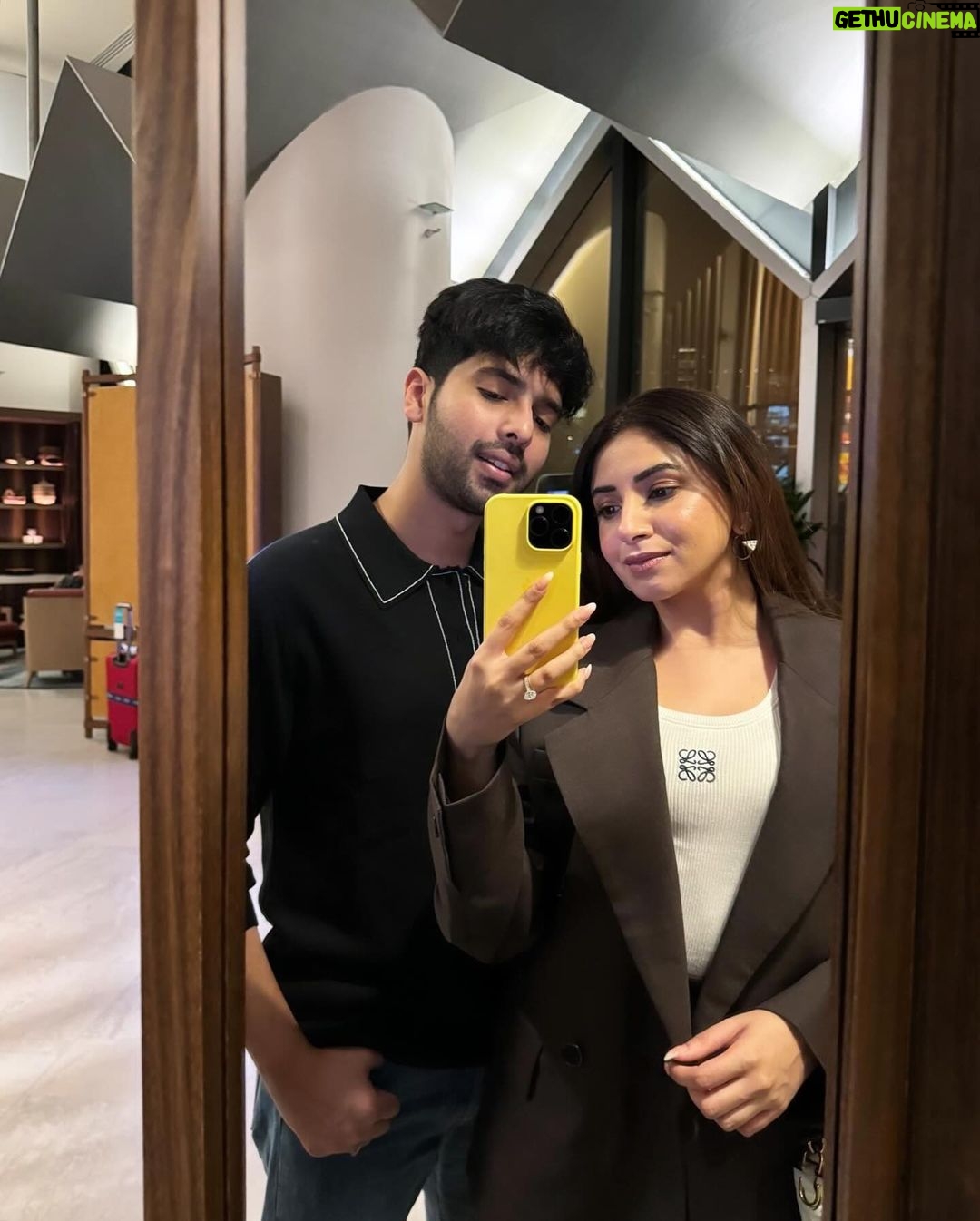 Aashna Shroff Instagram - My kinda ideal weekend; watching my favourite human perform our song live for the first time, some insane food, an amusement park day that turned into an afternoon of shopping, and the perfect end with hot pot and soju 🥰🥰 Singapore
