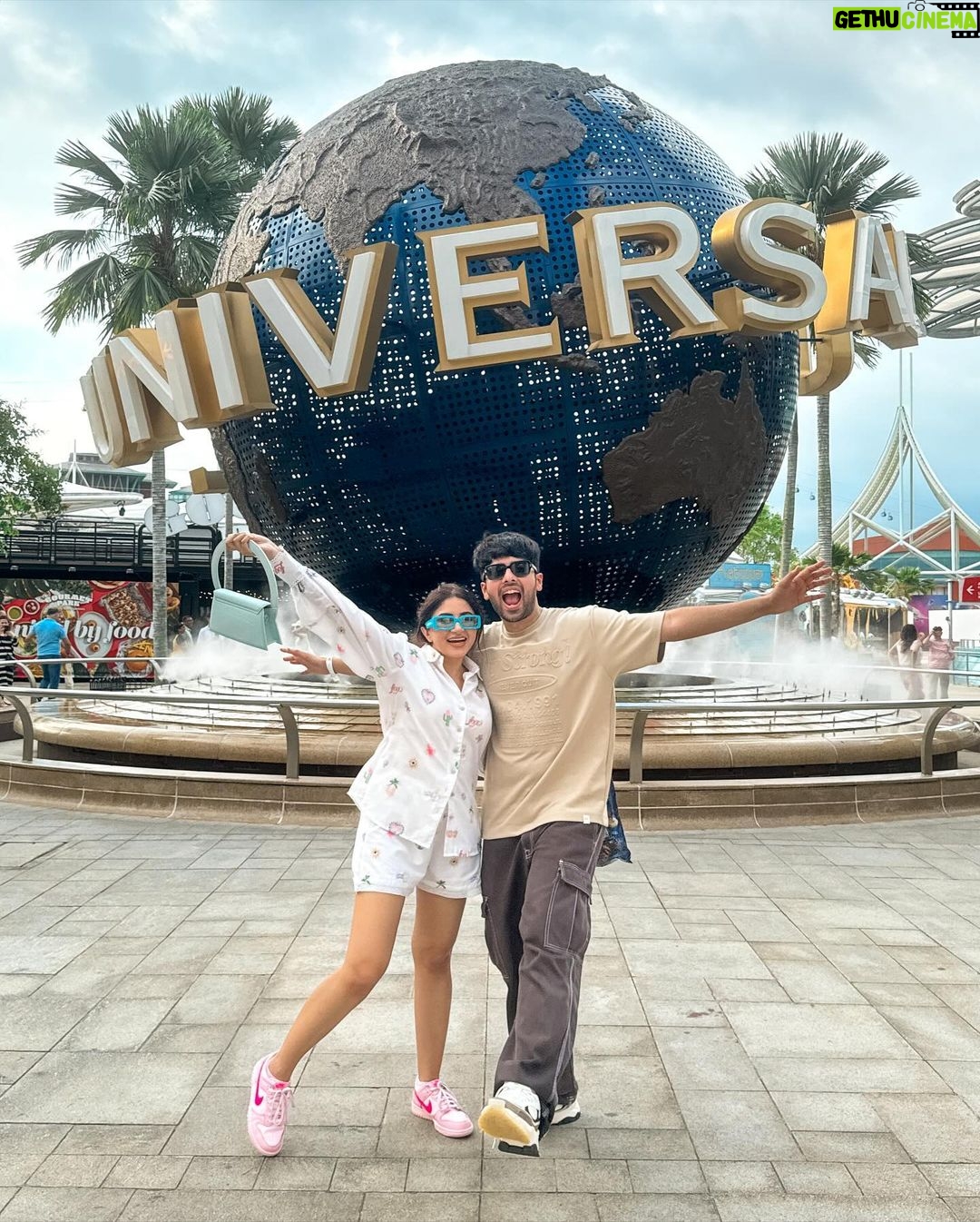 Aashna Shroff Instagram - My kinda ideal weekend; watching my favourite human perform our song live for the first time, some insane food, an amusement park day that turned into an afternoon of shopping, and the perfect end with hot pot and soju 🥰🥰 Singapore