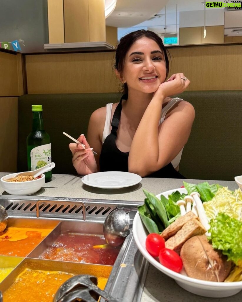 Aashna Shroff Instagram - My kinda ideal weekend; watching my favourite human perform our song live for the first time, some insane food, an amusement park day that turned into an afternoon of shopping, and the perfect end with hot pot and soju 🥰🥰 Singapore