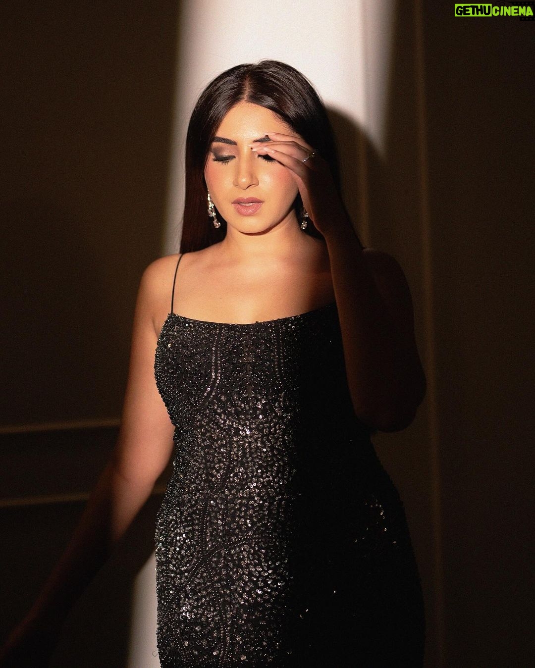 Aashna Shroff Instagram - For #TheElleList night, where I bagged a winner 😉 always proud of you and all that you do @armaanmalik 🖤 Styled by @malvika_tater Wearing @rohitgandhirahulkhanna Jewellery @anayah_jewellery Shot by @assd_khan