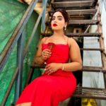 Aasma Sayed Instagram - Red of #roses and you #aasma #aasmasyed #aasmali1 #🖤 #💕 Mumbai - मुंबई