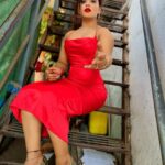Aasma Sayed Instagram - Red of #roses and you #aasma #aasmasyed #aasmali1 #🖤 #💕 Mumbai - मुंबई