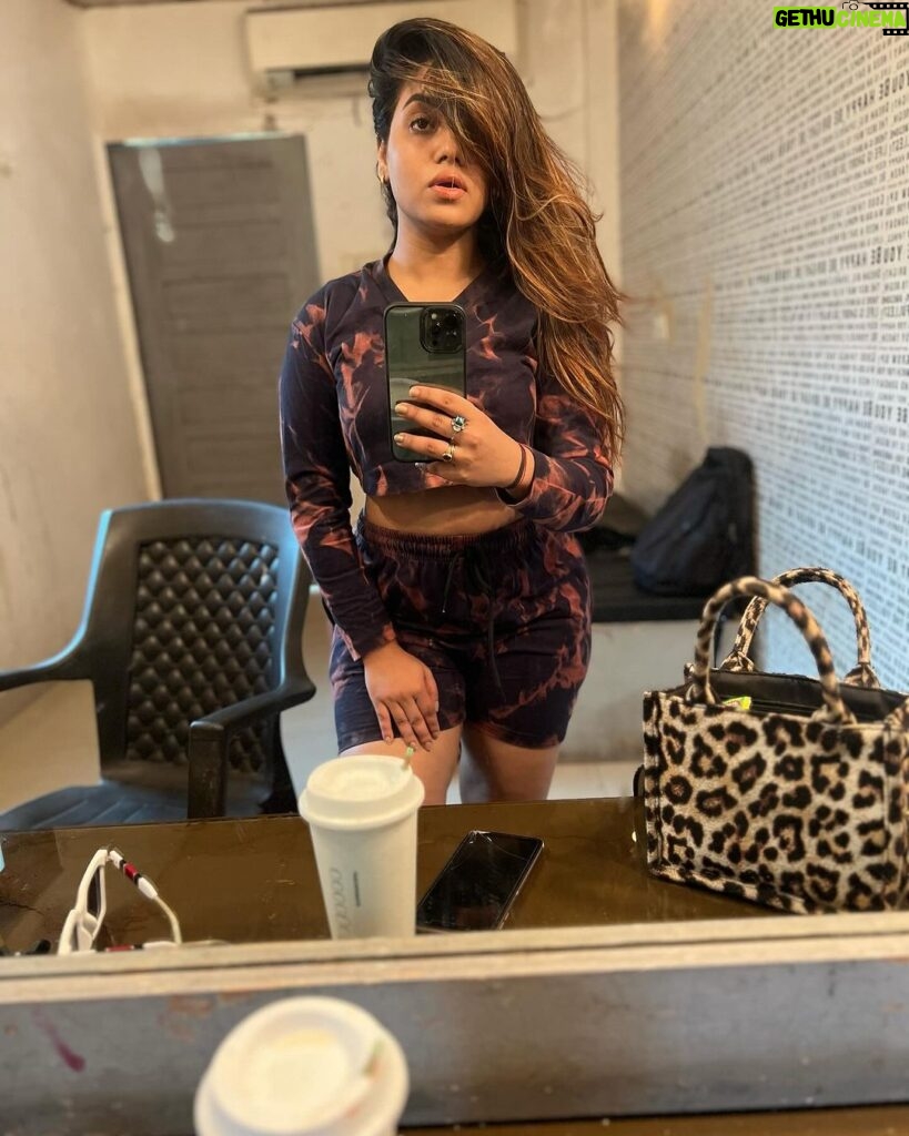 Aasma Sayed Instagram - Posted #to #everything seems to be perfect! #🖤 #💜 #❤️ #🤎 #🤍 #f Mumbai - मुंबई