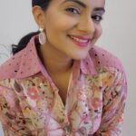 Aastha Chaudhary Instagram - Hello 🙋‍♀️🌸💖 #weekendmood #happyvibes Wearing- @labelishnya Earrings- @saralbyanukriti India