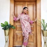 Aastha Chaudhary Instagram - “Grow through what you go through.” 💖🌸✨️ Wearing- @labelishnya Earrings- @saralbyanukriti #homegrown #madeinindia #madewithlove #summervibes #cottonoutfit #labelishana #aasthachaudhary #collaborationindia India