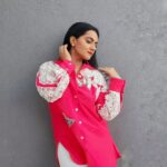 Aastha Chaudhary Instagram - Ke tera zikr hai ya itar hai 🌸💖💫 #pinkkindaday Wearing- @haus.of.handmade #coordset #handmade #handembroidery #lacework #madeinindia #indiandesigners #hausofhandmade #aasthachaudhary