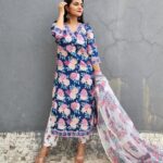 Aastha Chaudhary Instagram – Log deewane hai banawat ke ,
Hum kahan jayein saadgi lekar…🌸💖

Wearing- @indubinduonline 
Earrings- @saralbyanukriti Mumbai, Maharashtra