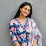Aastha Chaudhary Instagram – Log deewane hai banawat ke ,
Hum kahan jayein saadgi lekar…🌸💖

Wearing- @indubinduonline 
Earrings- @saralbyanukriti Mumbai, Maharashtra
