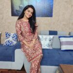 Aastha Chaudhary Instagram - Caption this 💖🌺 #sundayvibes #suhanamausam Wearing- @subhadra.merlecha #madeinindia #madewithlove #indianfashion Alwar City, Rajasthan, India