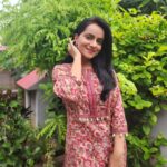 Aastha Chaudhary Instagram - Caption this 💖🌺 #sundayvibes #suhanamausam Wearing- @subhadra.merlecha #madeinindia #madewithlove #indianfashion Alwar City, Rajasthan, India