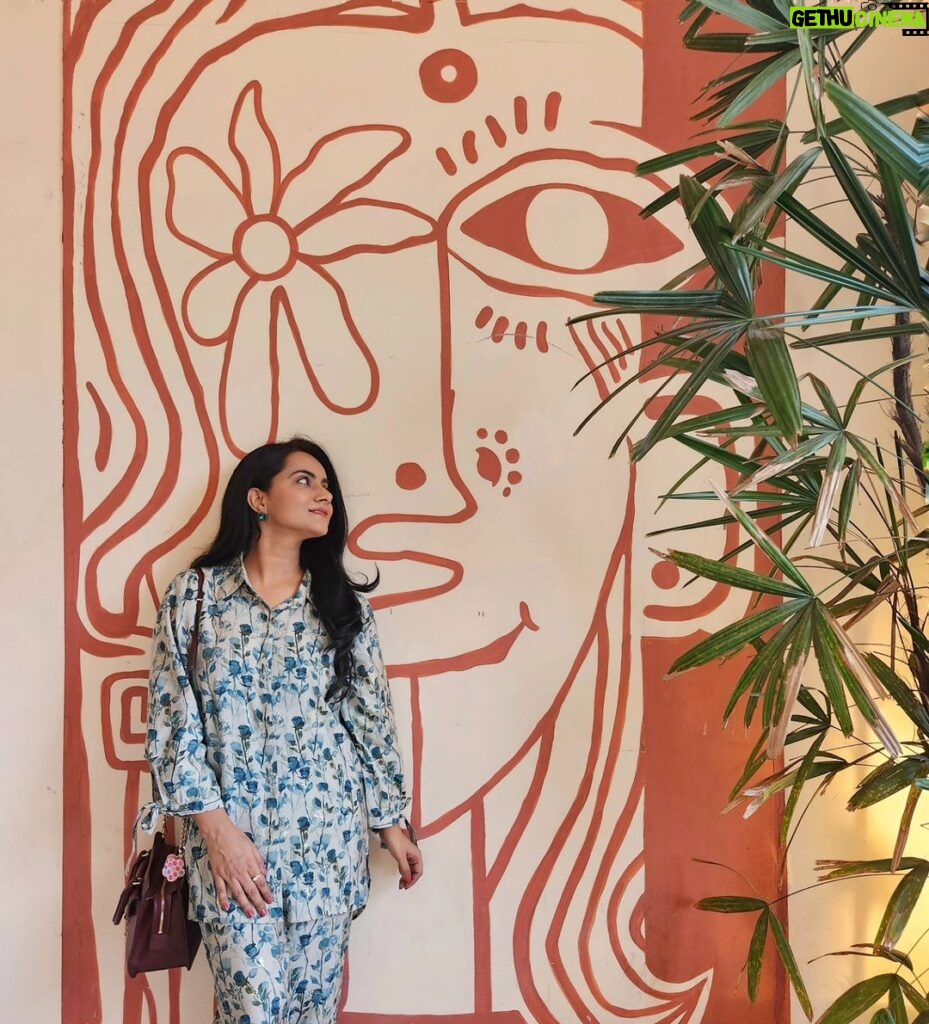 Aastha Chaudhary Instagram - Happy Sunday 💖🦄 #eveningslikethese #happyvibes Wearing- @subhadra.merlecha Location- @paro.india #comfortclothing #madeinindia #madewithlove #jaipurdiaries Jaipur PinkCity