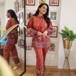 Aastha Chaudhary Instagram - Al mal tiempo, Buena Cara 💖🌸😇 #thoughtoftheday #gratitude Wearing- @labelcheti P.s- I'm in love with this outfit. Specially the material. It's super soft ,super comfortable 💖 A must buy outfit from @labelcheti #summervibes #summeroutfit #coords #silk #cheti #labelcheti #aasthachaudhary India