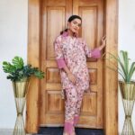Aastha Chaudhary Instagram - “Grow through what you go through.” 💖🌸✨️ Wearing- @labelishnya Earrings- @saralbyanukriti #homegrown #madeinindia #madewithlove #summervibes #cottonoutfit #labelishana #aasthachaudhary #collaborationindia India
