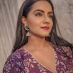 Aastha Chaudhary Instagram - It's a beautiful day 🌸💖 #blessed #gratitude Wearing- @the_maharanibybhavika #indiandesigners #madeinindia #indianfashion #modestfashion #themaharanibybhavika #aasthachaudhary Mumbai - मुंबई