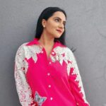 Aastha Chaudhary Instagram - Ke tera zikr hai ya itar hai 🌸💖💫 #pinkkindaday Wearing- @haus.of.handmade #coordset #handmade #handembroidery #lacework #madeinindia #indiandesigners #hausofhandmade #aasthachaudhary