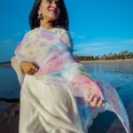Aastha Chaudhary Instagram – Sukoon 🌸💗
#beachvibes #happyday 

Wearing- @tasveeronline 

#indiandesigners #indianfashion #tasveeronline #aasthachaudhary