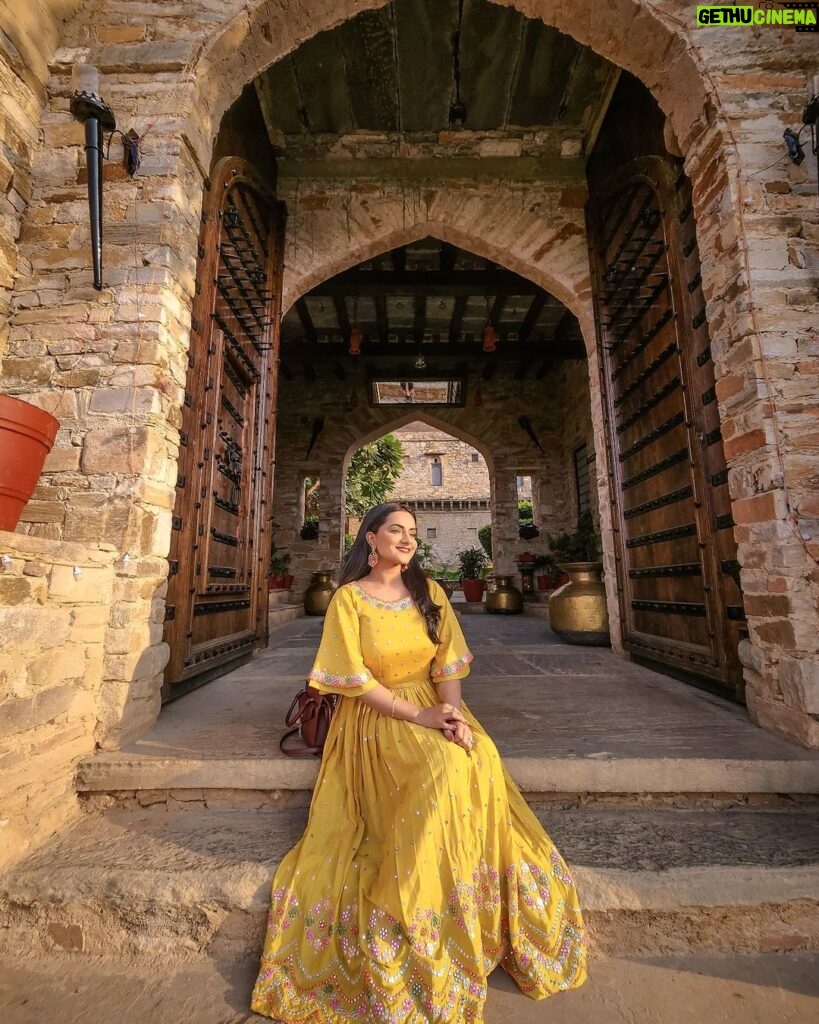 Aastha Chaudhary Instagram - Happy women's day to all my lovely ladies 🌸 Be a woman who supports other women ,compliment each other , give words of encouragement, ,empower each other 👸 #happywomensday #supporteachother #queens 📌 - @the_dadhikarfort Dadhikar fort