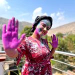 Aastha Chaudhary Instagram – Happy Holi to all 🌈🌸💗
#famjam #firstholiaftermarriage #holifestival #festivalseason #festivalsofindia Alwar City, Rajasthan, India
