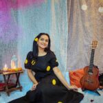 Aastha Chaudhary Instagram – Holi vibes 🌈
#festiveseason #holi #feelinggood #festivalsofindia
Wearing- @fashionfloorindia
#cottondress #madeinindia #madewithlove #fashionfloorindia #aasthachaudhary