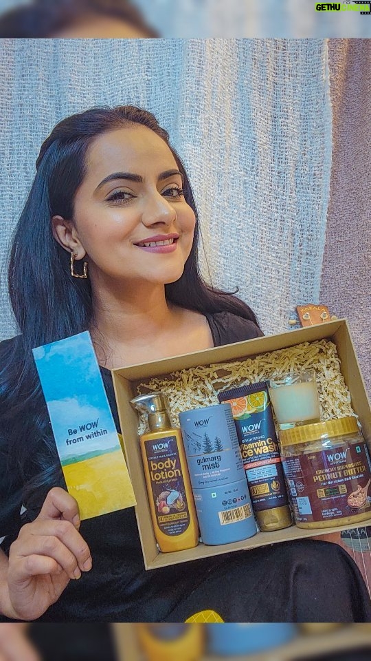 Aastha Chaudhary Instagram - @wowskinscienceindia gift hampers are perfect for upcoming festival season . Their products are safe, nature inspired & dermatologically tested . Their new launch- " Gulmarg mist " is just amazing 😍🌸. Proudly made in India with lots of love ❤️ @tuteconsult Thank you for this lovely gift hamper . #holigifts #giftideas #festiveseason #wowskinscience #wowskinscienceindia #collaborationindia #aasthachaudhary