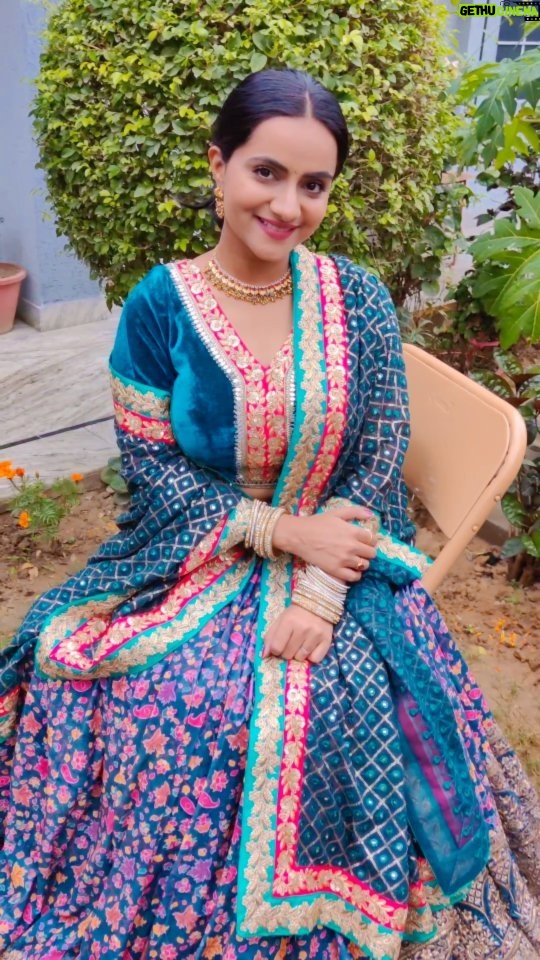 Aastha Chaudhary Instagram - Kyunki main apni favorite hu 😍🤪 #khudkitareef #lovethisoutfit P.s - this is one of my favorite lehnga By @vahishta.couture