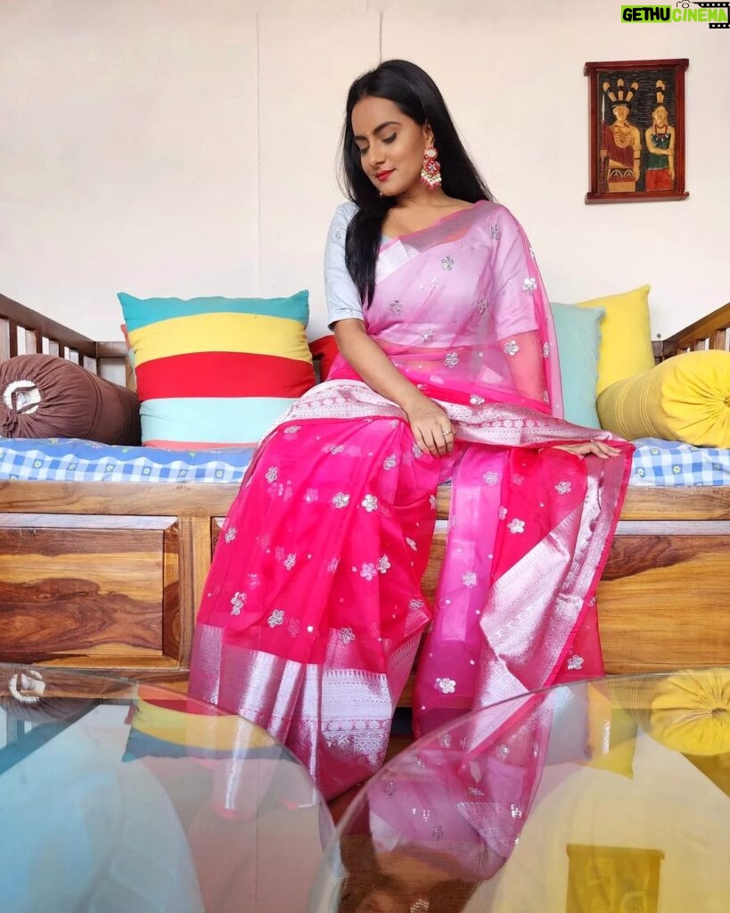 Aastha Chaudhary Instagram - Happy ram navmi 🙏🌸 Jai Sri ram 😇 #ramnavmi #festivalsofindia Wearing- @vastrabyaastha 🤩 #organzasaree #handwork #pink #designersarees #supportsmallbusiness #shoplocal #vstrabyaastha #aasthachaudhary