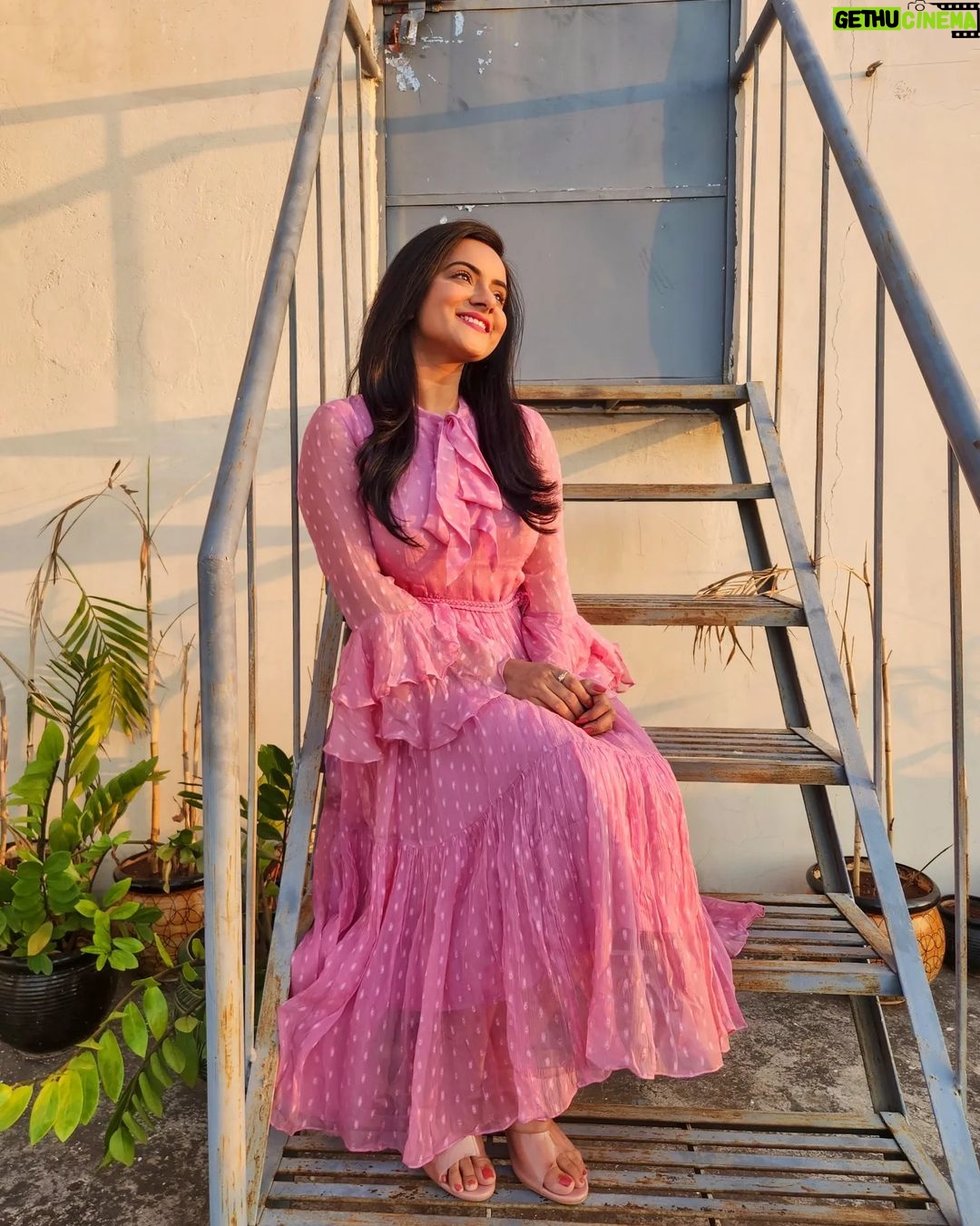 Aastha Chaudhary Instagram - On Wednesdays we wear pink π πΈ #happyday #goodvibes #pinkismycolor Wearing - @seedsoffusion_india #indianbrands #indiandesigners #supportsmallbusiness #shoplocal #seedsoffusion #aasthachaudhary