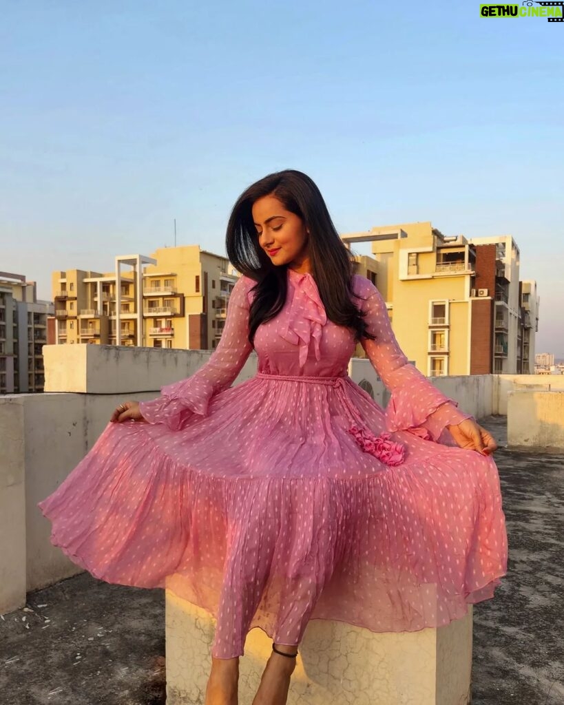 Aastha Chaudhary Instagram - On Wednesdays we wear pink 💗 🌸 #happyday #goodvibes #pinkismycolor Wearing - @seedsoffusion_india #indianbrands #indiandesigners #supportsmallbusiness #shoplocal #seedsoffusion #aasthachaudhary