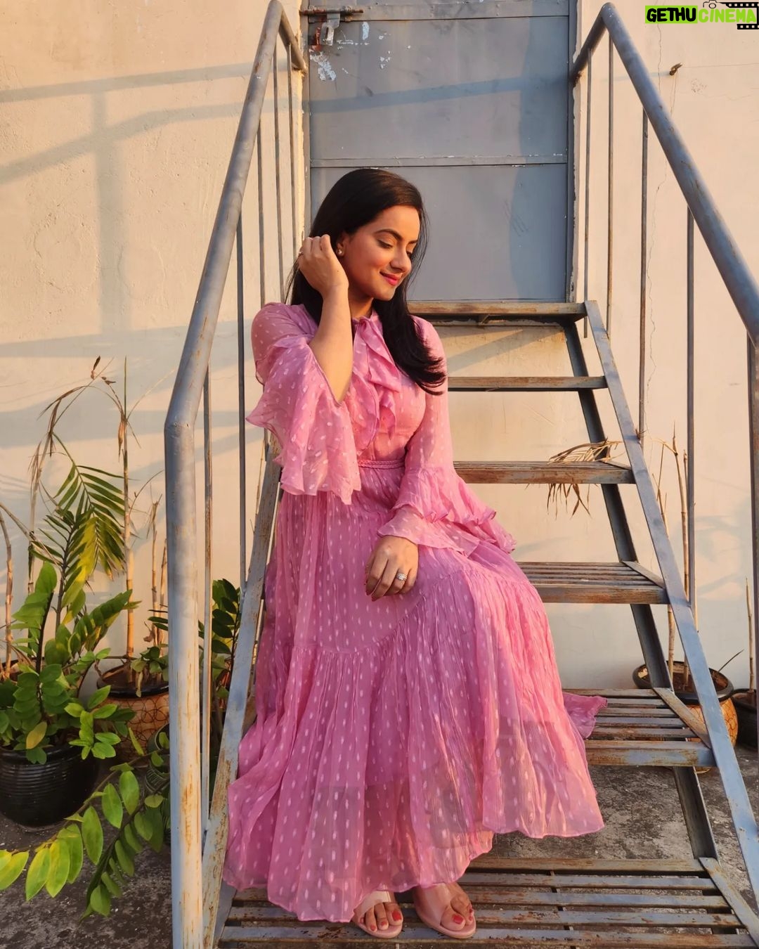 Aastha Chaudhary Instagram - On Wednesdays we wear pink 💗 🌸 #happyday #goodvibes #pinkismycolor Wearing - @seedsoffusion_india #indianbrands #indiandesigners #supportsmallbusiness #shoplocal #seedsoffusion #aasthachaudhary