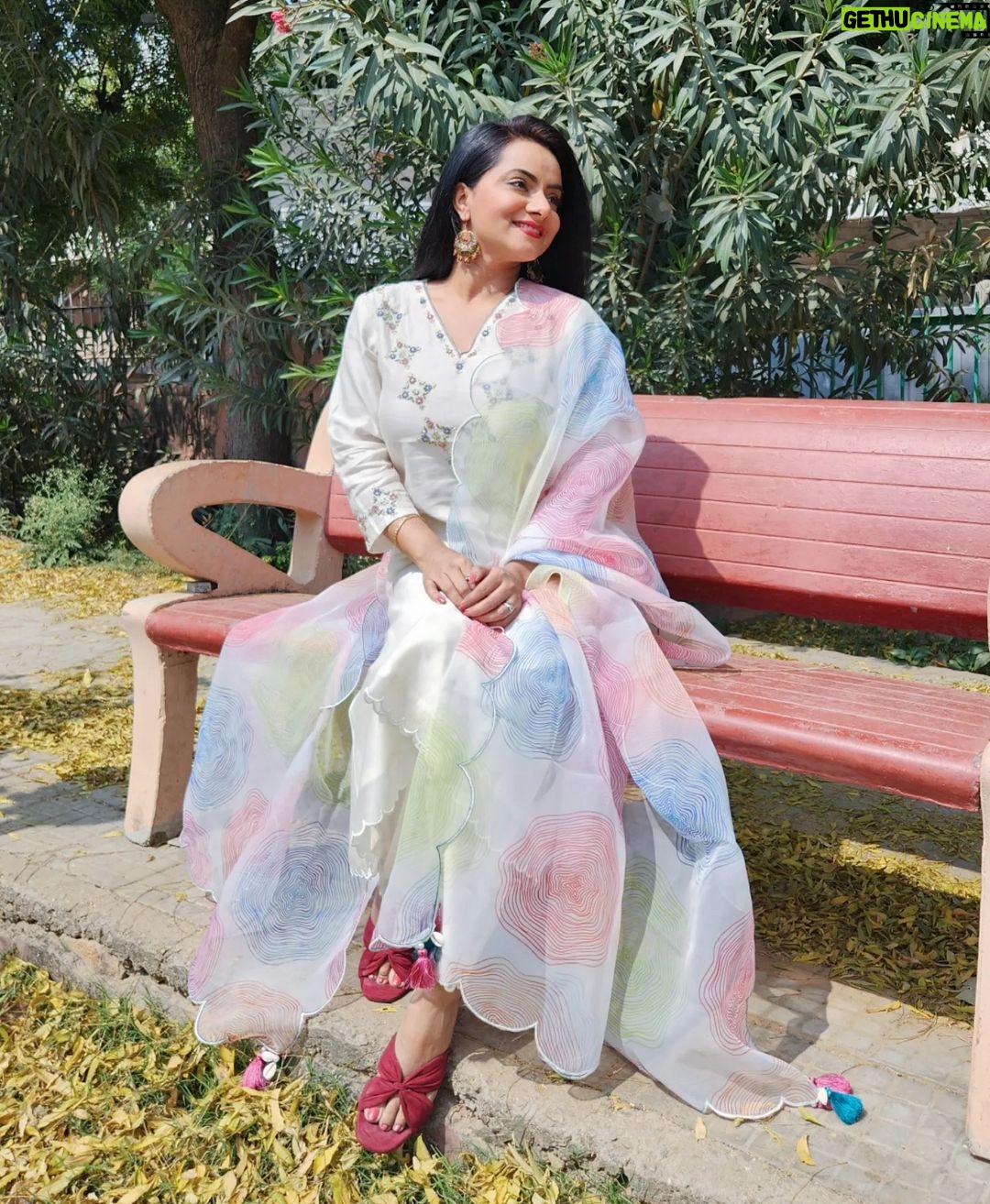 Aastha Chaudhary Instagram - #giveawayalert🚨 There is no limit to what we, as women, can accomplish! ~Michael Obama Tasveer India is back with a special giveaway on this women's day ✨ Follow the steps below and stand a chance to win a surprise gift from us! 1. Follow @tasveeronline 2. Follow @aasthachaudhary 3. Tag three of your friends and ask them to follow us 3. Tell us in the comments what is that one thing according to you that makes women special *Multiple entries allowed Winners will be announced on 8th March Good Luck! #giveawayindia #giveawayalert #womensdayspecial #womensdaygiveaway #internationalwomensday #tasveeronline #aasthachaudhary Jaipur, Rajasthan