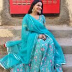 Aastha Chaudhary Instagram - Mana ki saadgi ka daur nahi, Magar saadgi se acha aur kuch nahi 🌸🩷🦋 #simplicity #modesty #indianwear Wearing- @thakurbaiofficial #indiandesigner #madeinindia #madewithlove #gotapatti #anarkali Mumbai - मुंबई