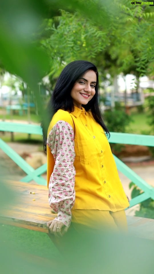 Aastha Chaudhary Instagram - Let this sunny ensemble be a reflection of your vibrant spirit, while making a conscious fashion choice with sustainability in mind. 🌻♻️ Dm to shop @aavisaindia #ConsciousFashion #zerowaste #azofree #Aavisa
