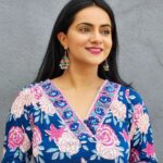Aastha Chaudhary Instagram – Log deewane hai banawat ke ,
Hum kahan jayein saadgi lekar…🌸💖

Wearing- @indubinduonline 
Earrings- @saralbyanukriti Mumbai, Maharashtra