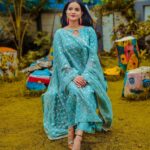 Aastha Chaudhary Instagram – ग़म और ख़ुशी में फ़र्क़ न महसूस हो जहाँ 
मैं दिल को उस मक़ाम पे लाता चला गया 
💖🌻
